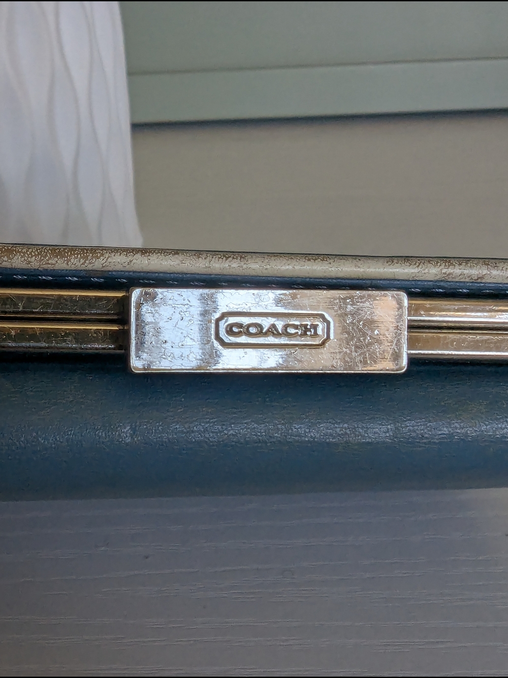 vintage Coach wallet, likely fromt early 2000s - Picture 6 of 12